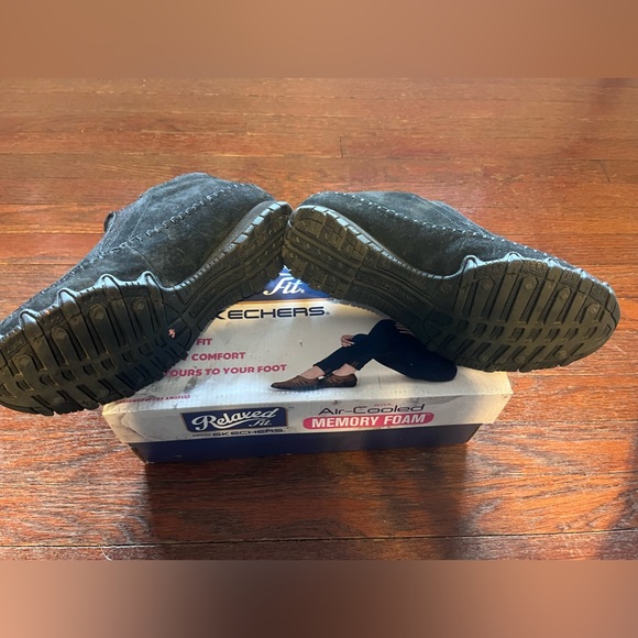 Like New Skechers Relaxed Fit shoes Size 7.5 - Picture 4 of 11